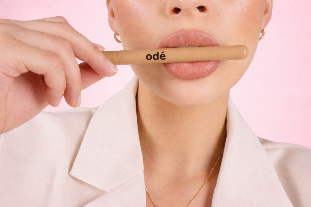 DELINEADOR CON PÉPTIDOS DE COLÁGENO